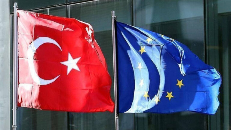abde-sinir-disi-dalgasi-rekor-kirdi-en-cok-turk-vatandaslari-geri-gonderildi-mChiZyMp.jpg