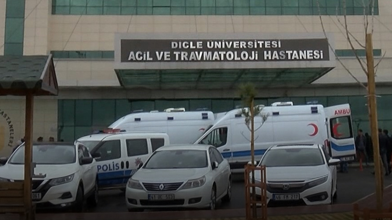acil-serviste-dehset-doktora-hem-kafa-atti-hem-de-bicak-cekti-ZTL81bW1.jpg