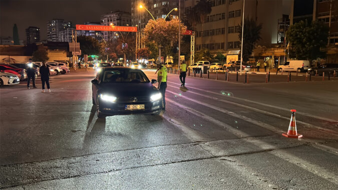 Adana’da 126 sürücüye ceza yağdı
