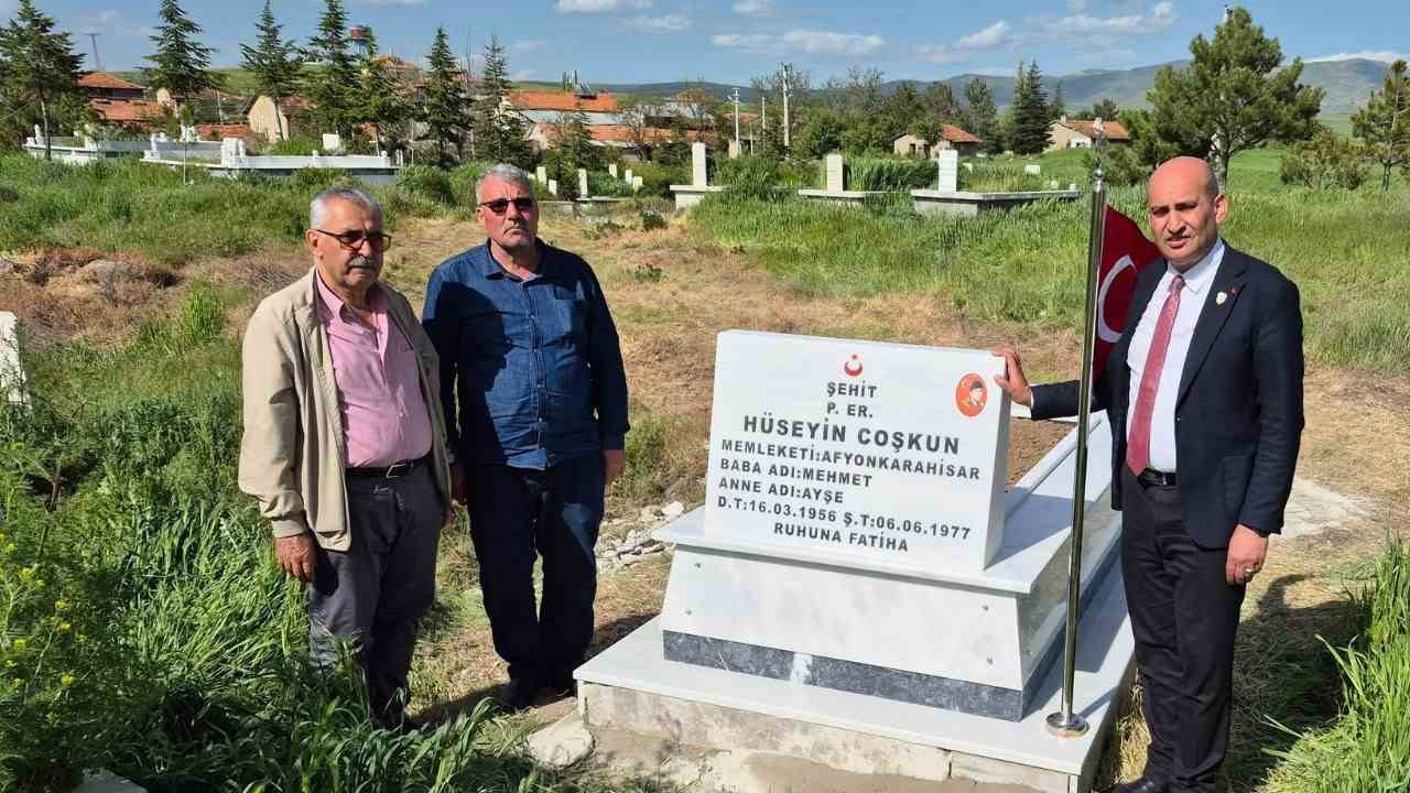 afyonkarahisarda-49-yil-sonra-gelen-vefa-sehit-huseyin-coskunun-mezari-yenilendi-rfX5TDCL.jpg