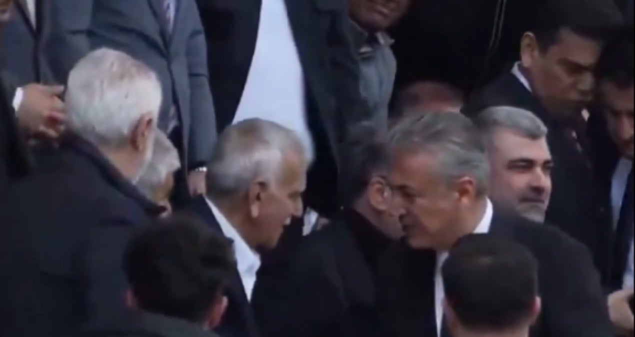 Ahmet Türk, yerine atanan kayyumla yan yana maç izledi