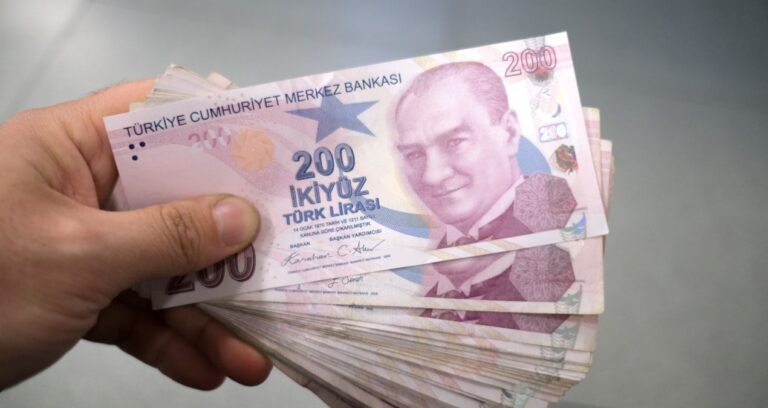 akp-grup-baskani-abdullah-guler-acikladi-asgari-ucrete-ara-zam-gelecek-mi-tktyugWr.jpg