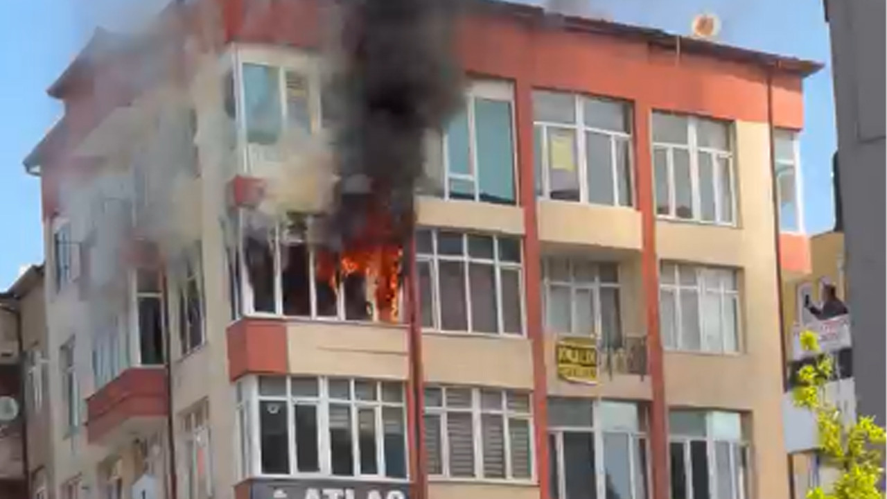 aksarayda-korkutan-yangin-apartman-dairesi-kule-dondu-iknwU9VW.jpg