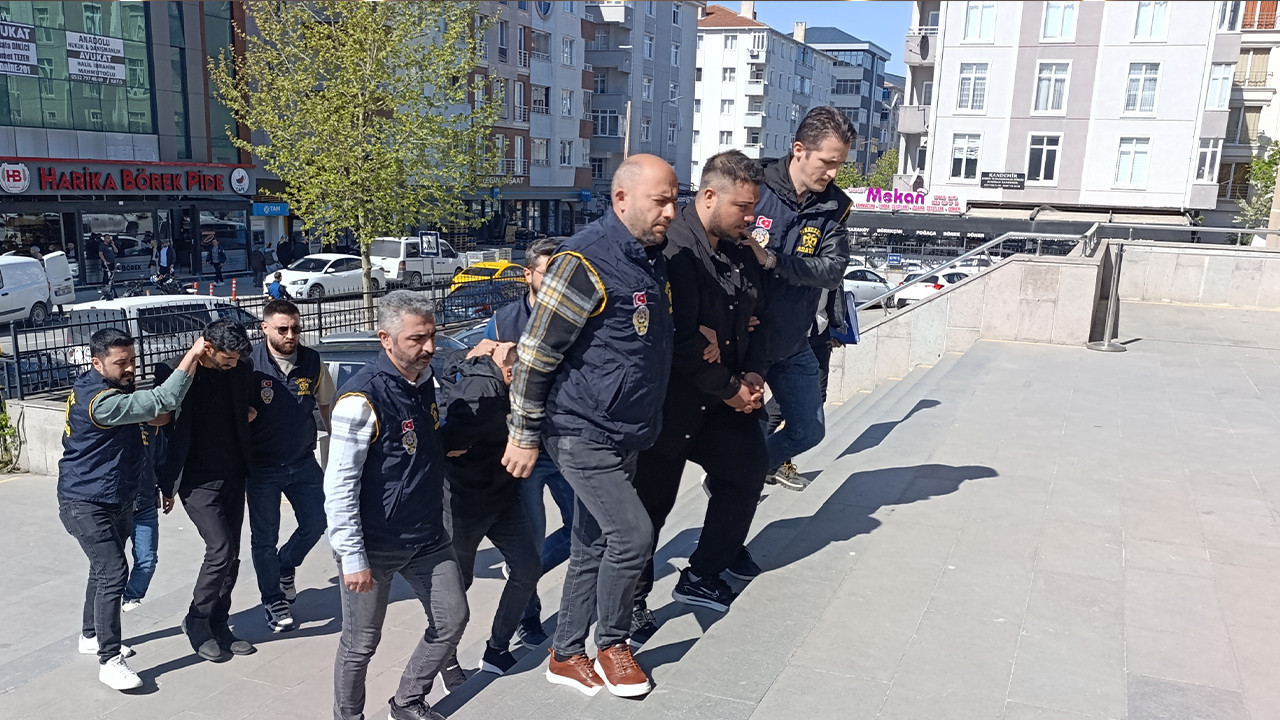 alo-polisim-dolandiricilari-yakalandi-VrLhTgv1.jpg