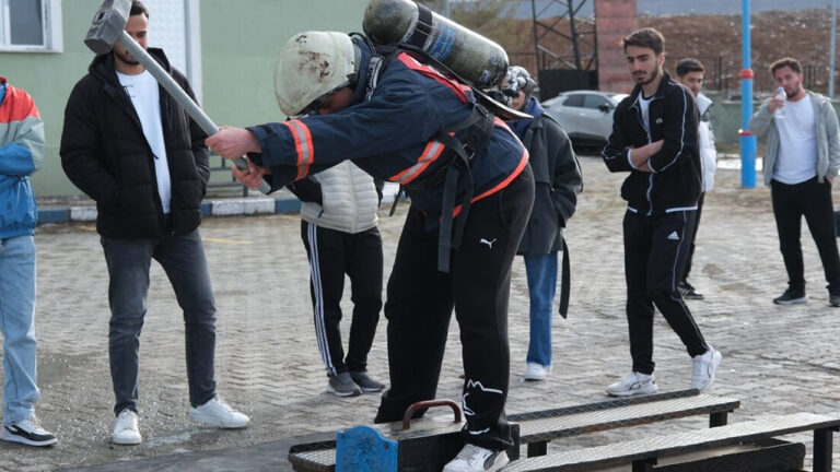 ardahanda-universite-ogrencilerinden-afet-sporlarina-yogun-hazirlik-I3JtzPl2.jpg