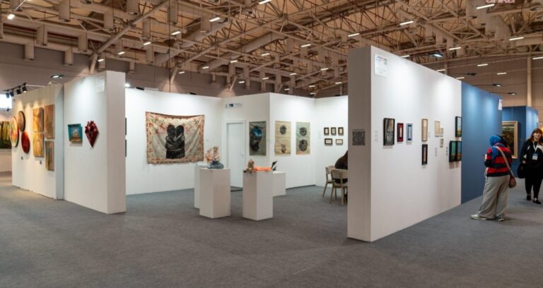 artcontact-istanbul-kapilarini-acti-89ZsCgwI.jpg