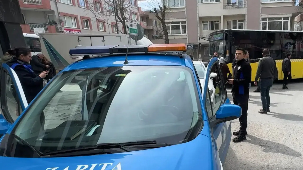 aydinda-duyarsiz-arac-parki-trafigi-kilitledi-fvsMXHiS.jpg