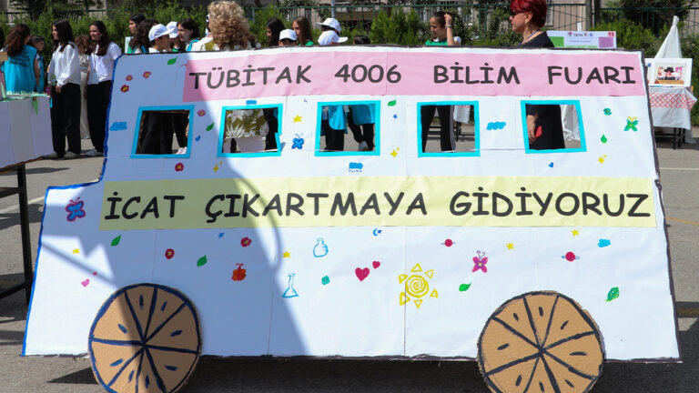 baskentte-tubitak-4006-bilim-fuari-ogrencilerden-ilham-veren-calismalar-zkZTQ5A4.jpg