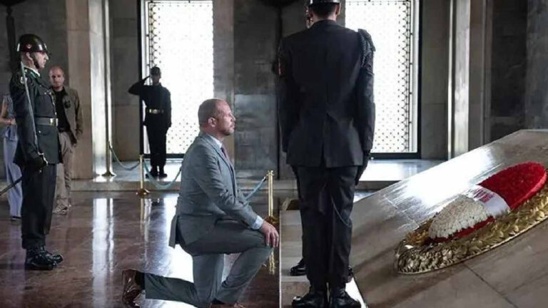 belcika-savunma-bakani-ataturkun-onunde-neden-diz-coktugunu-acikladi-EeeUUhGl.jpg