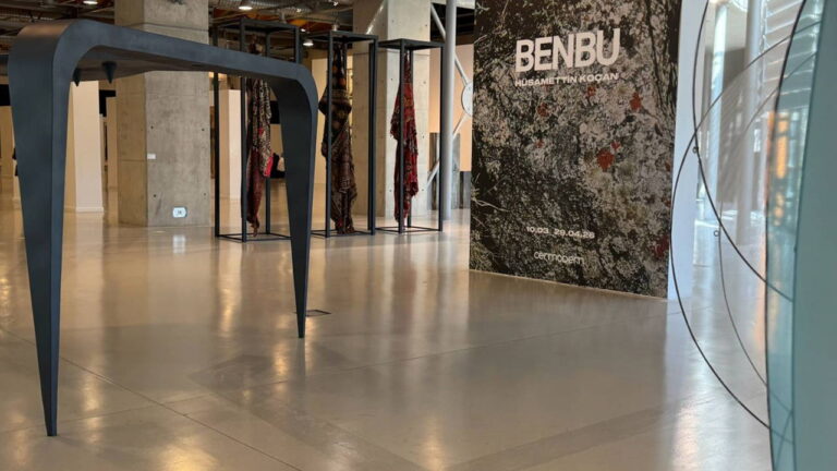 benbunun-kitabi-cermodernde-sanatseverlerle-bulustu-86VBf4M6.jpg