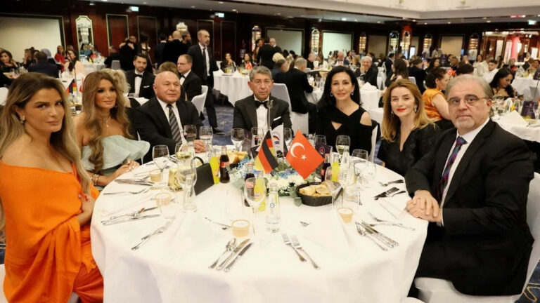 berlinde-turk-alman-isverenler-dernegi-30-yilini-kutladi-51INQgsP.jpg
