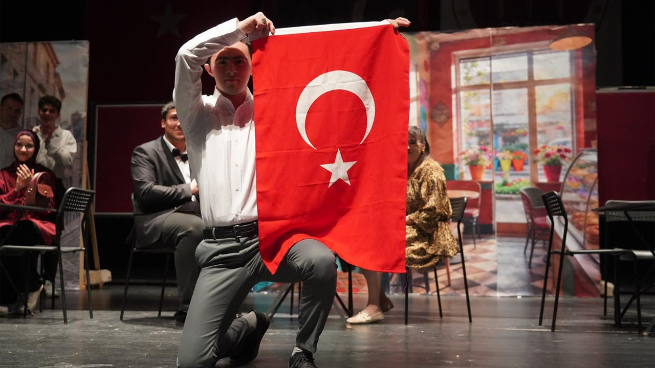 bilecikte-ozel-gereksinimli-bireyler-tarafindan-sergilenen-tiyatro-oyunu-buyuk-begeni-ile-izlendi-asjQD8RA.jpg