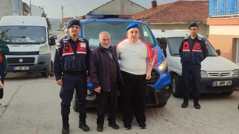 bilecikte-yurek-isitan-asker-eglencesine-jandarma-personelleri-de-katildi-fGrZJfYm.jpg