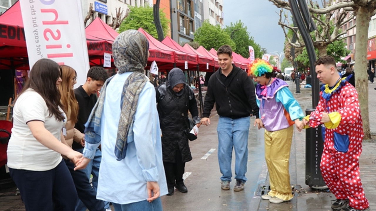 boluda-saganak-ve-dolu-sonrasi-cadde-ortasinda-halay-cnnBEeZ8.jpg