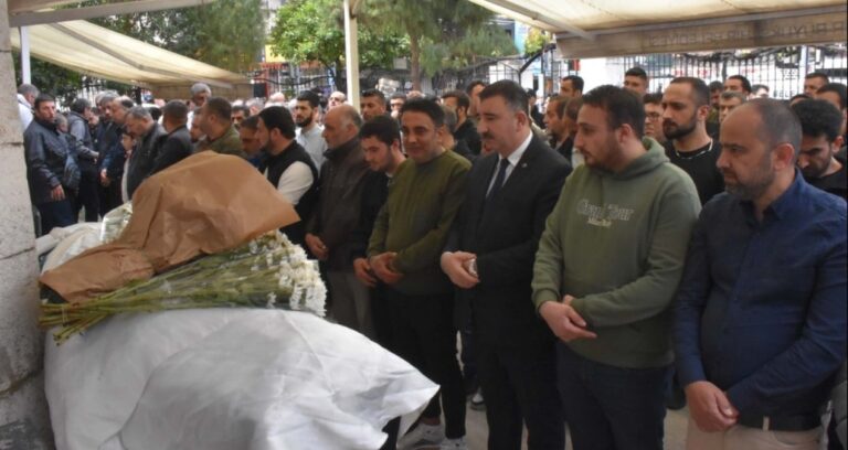 burun-estetigi-ameliyati-sonrasi-olen-hatice-gelinlikle-son-yolculuga-ugurlandi-JMlQIwty.jpg