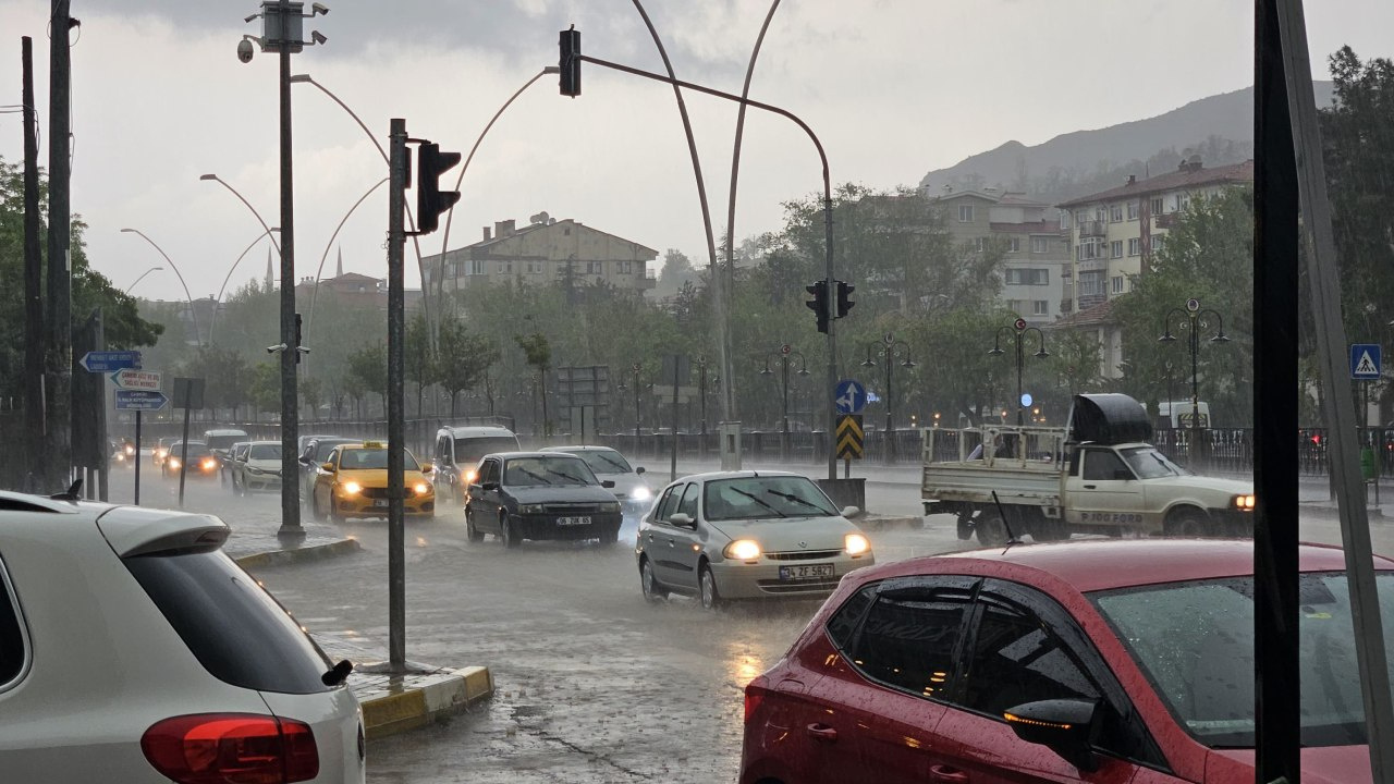 cankirida-saganak-hayati-felc-etti-ev-ve-is-yerlerini-su-basti-cgnt4Ku9.jpg