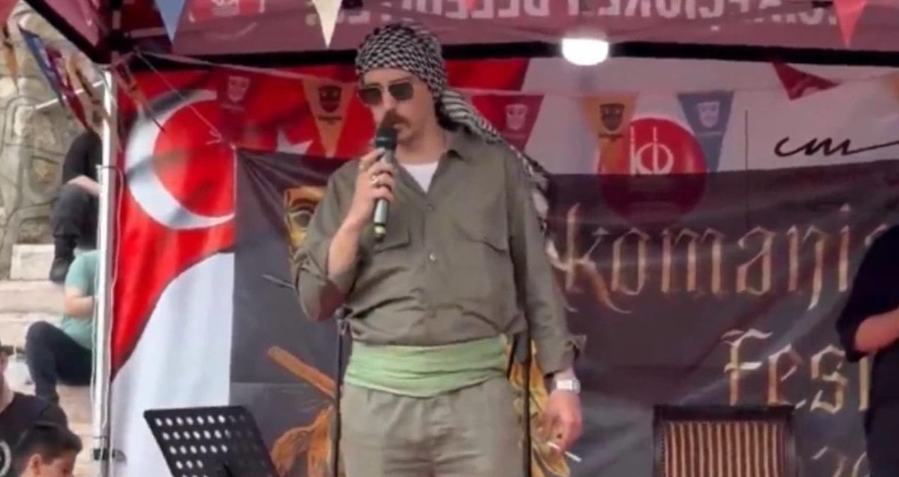 cem-ersever-kostumuyle-sahneye-cikip-jitem-ovdu-SgblD71F.jpg