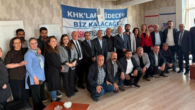 chp-81-ilde-sahada-chp-heyetinden-vanda-isten-cikarilan-iscilere-destek-H2N7eG47.jpg