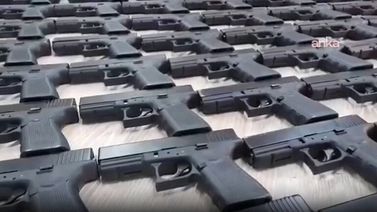 chp-dikkat-cekti-her-gun-yaklasik-284-ruhsatsiz-silah-ele-geciriliyor-iYgCOztT.jpg