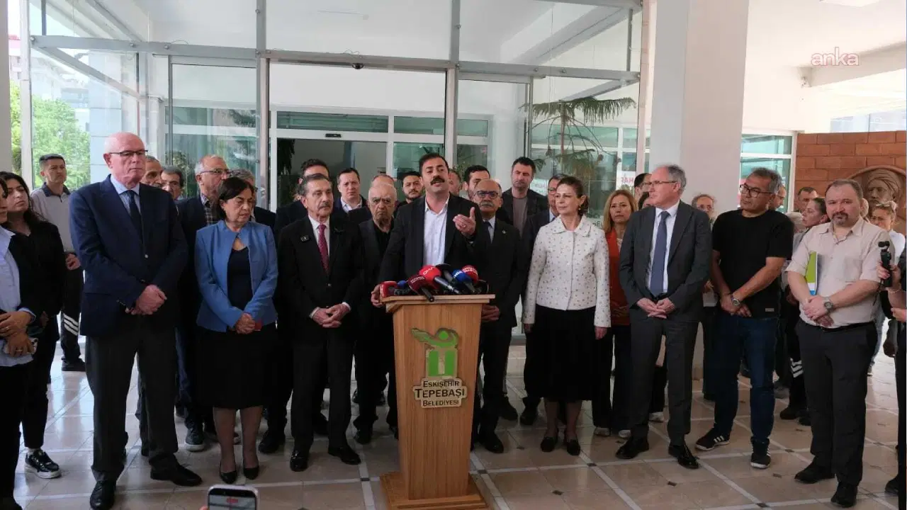chp-eskisehir-il-baskani-yalaz-gozaltina-alinan-arkadaslarimiz-daha-once-bu-dosya-kapsaminda-ifade-2JVnL5Px.jpg