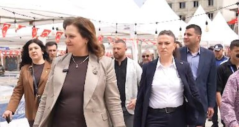 chp-sokaga-cikamaz-demisti-burcu-koksal-koruma-ile-cikti-EN5hjdOe.jpg