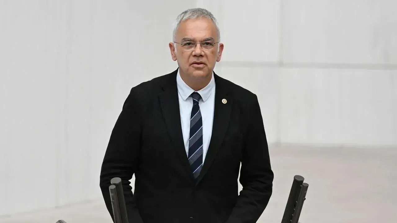 chpli-paladan-saglik-bakanligina-randevu-krizi-tepkisi-sagliga-erisimlerinin-onundeki-engelleri-kaldirin-PZXNlgFG.jpg