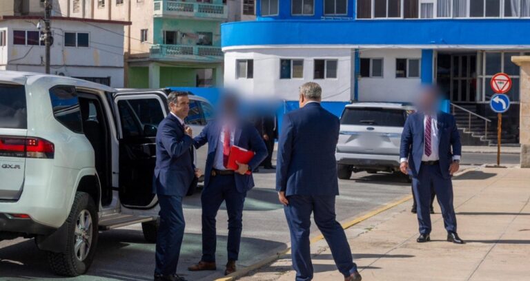 cia-direktorunden-abdnin-yeni-hedefine-gizemli-ziyaret-yuzlerini-bile-gizlediler-bPcD4OtO.jpg