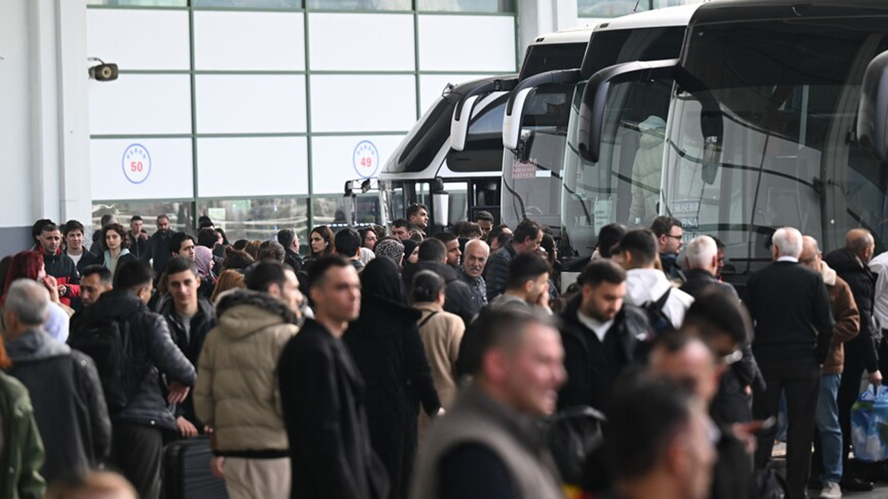 cifte-bayramda-vatandas-otobus-biletlerine-hucum-etti-P9ZZnyAw.jpg