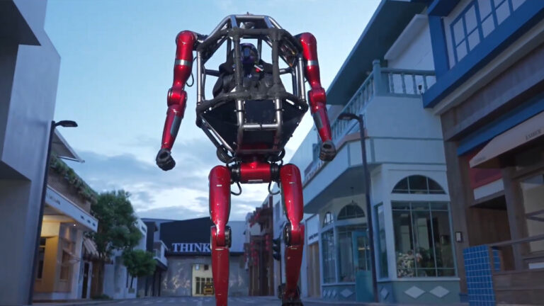 cinden-teknoloji-devrimi-insanli-dev-robotlar-sahneye-cikti-ar4ujd4u.jpg