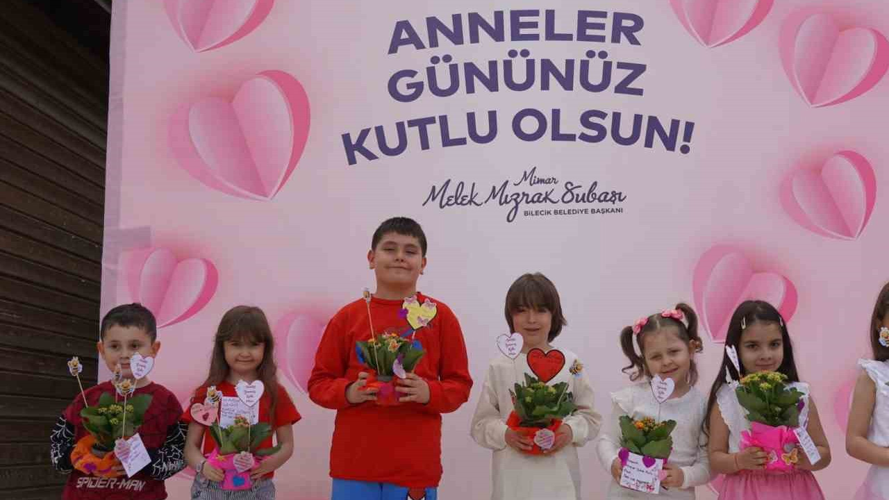 cocuklar-sanat-sokagini-bu-kez-anneleri-icin-boyadi-Ju2EQmwF.jpg
