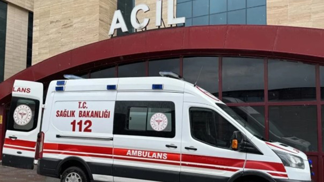 cop-kamyonu-ile-otomobil-carpisti-3-yarali-nRYeBWO1.jpg