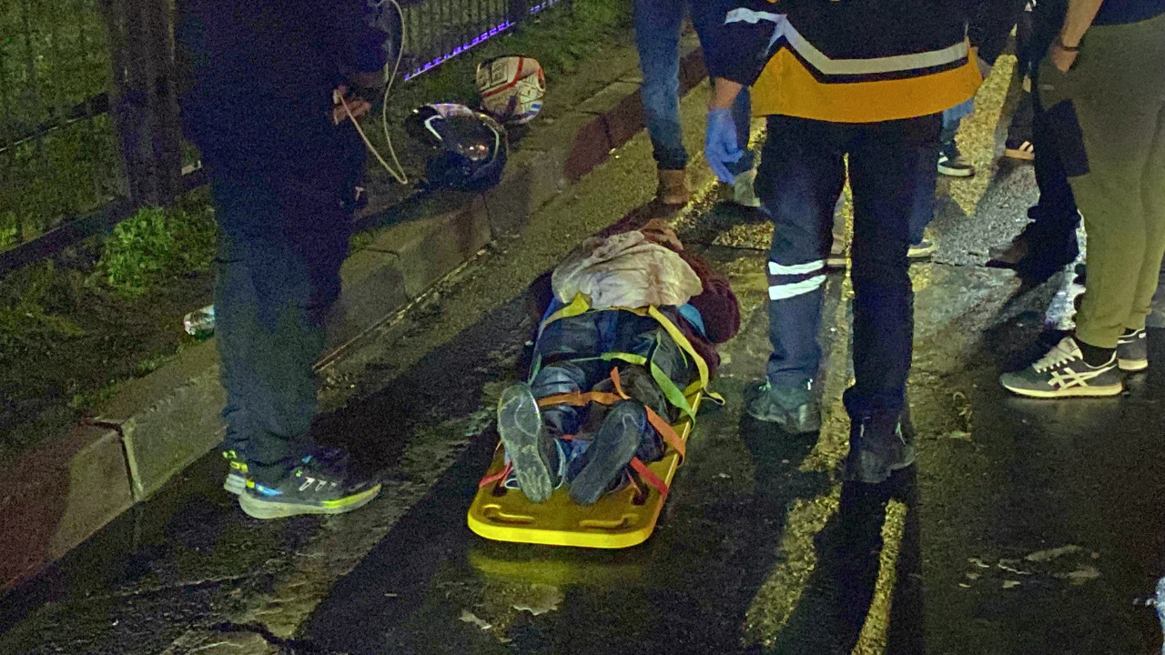 devrilen-motosikletteki-2-kisi-yaralandi-Z72Z8hYi.jpg