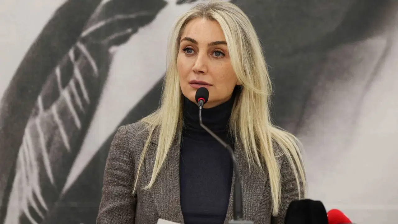 dilek-imamoglundan-cok-konusulacak-aciklamalar-siyasete-nasil-bakiyor-zEVjQHdF.jpg