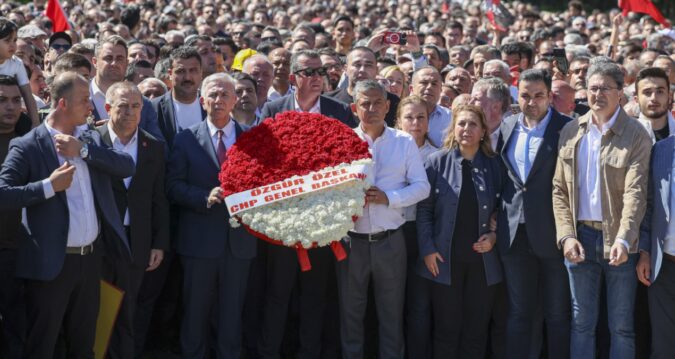 Dünya basını Özel’in Ankara’daki düello zaferini konuşuyor
