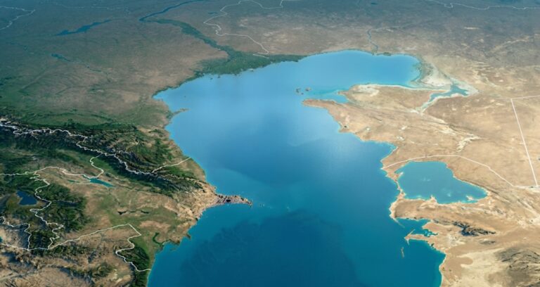 dunyanin-en-buyuk-golu-japonya-kadar-buyuk-ve-iki-kitaya-sigmiyor-vVeS8Nev.jpg