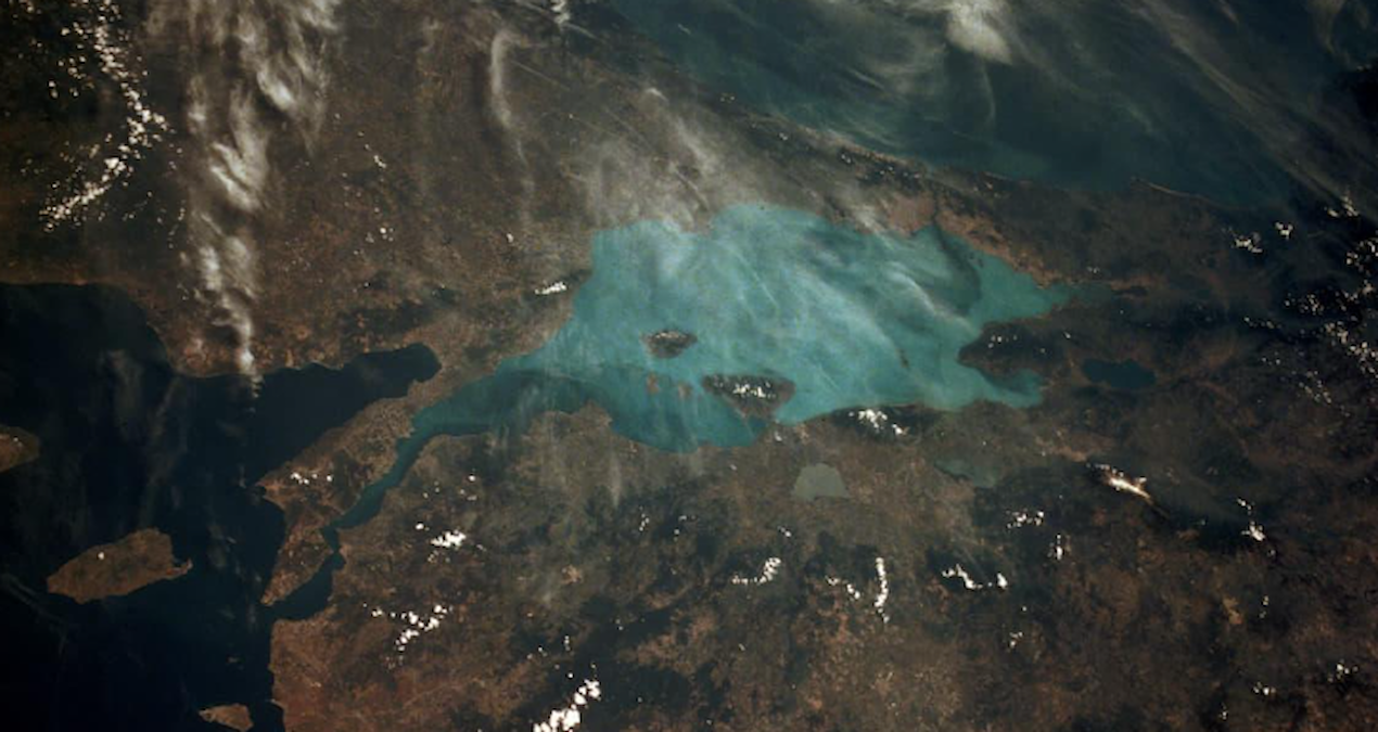 dunyanin-en-kucuk-denizi-burnumuzun-dibindeymis-BUOLxTti.jpg