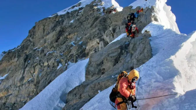 Dünyanın en yüksek zirvesi Everest Dağı her yıl büyümeye devam ediyor