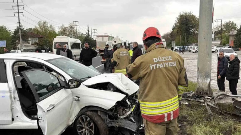 eds-tabelasina-carpan-otomobilin-surucu-itfaiye-tarafindan-kurtardi-aHFyqbtr.jpg