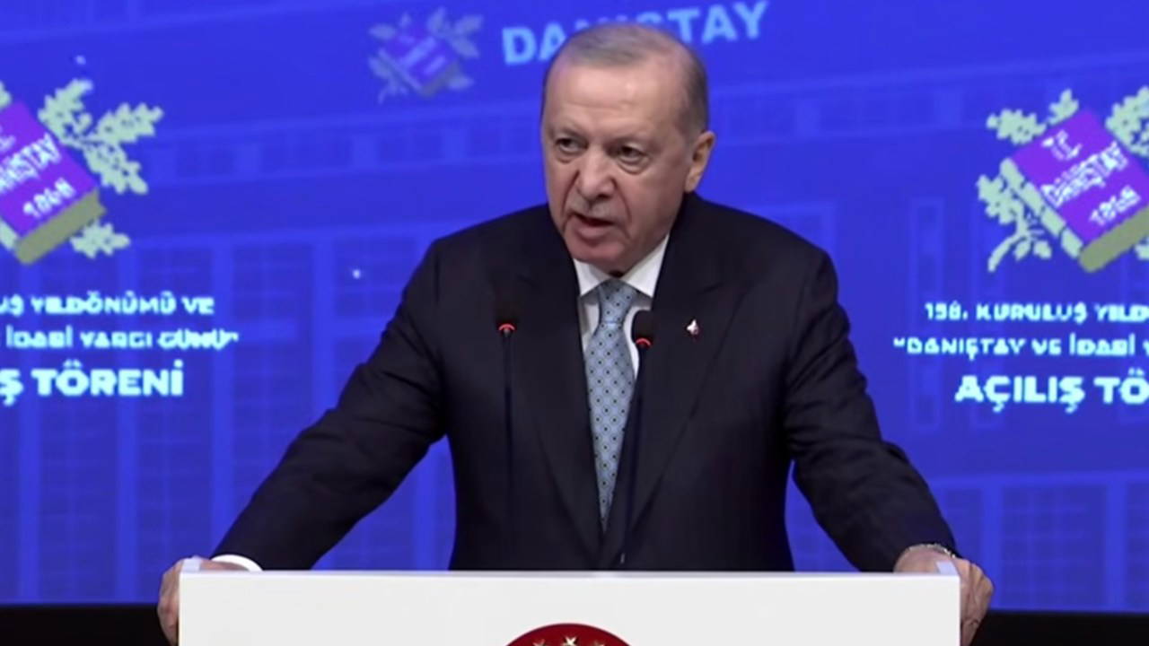 erdogan-turk-milletinin-iyi-bir-anayasa-ozlemi-maalesef-dinmedi-WeAN4OkT.jpg