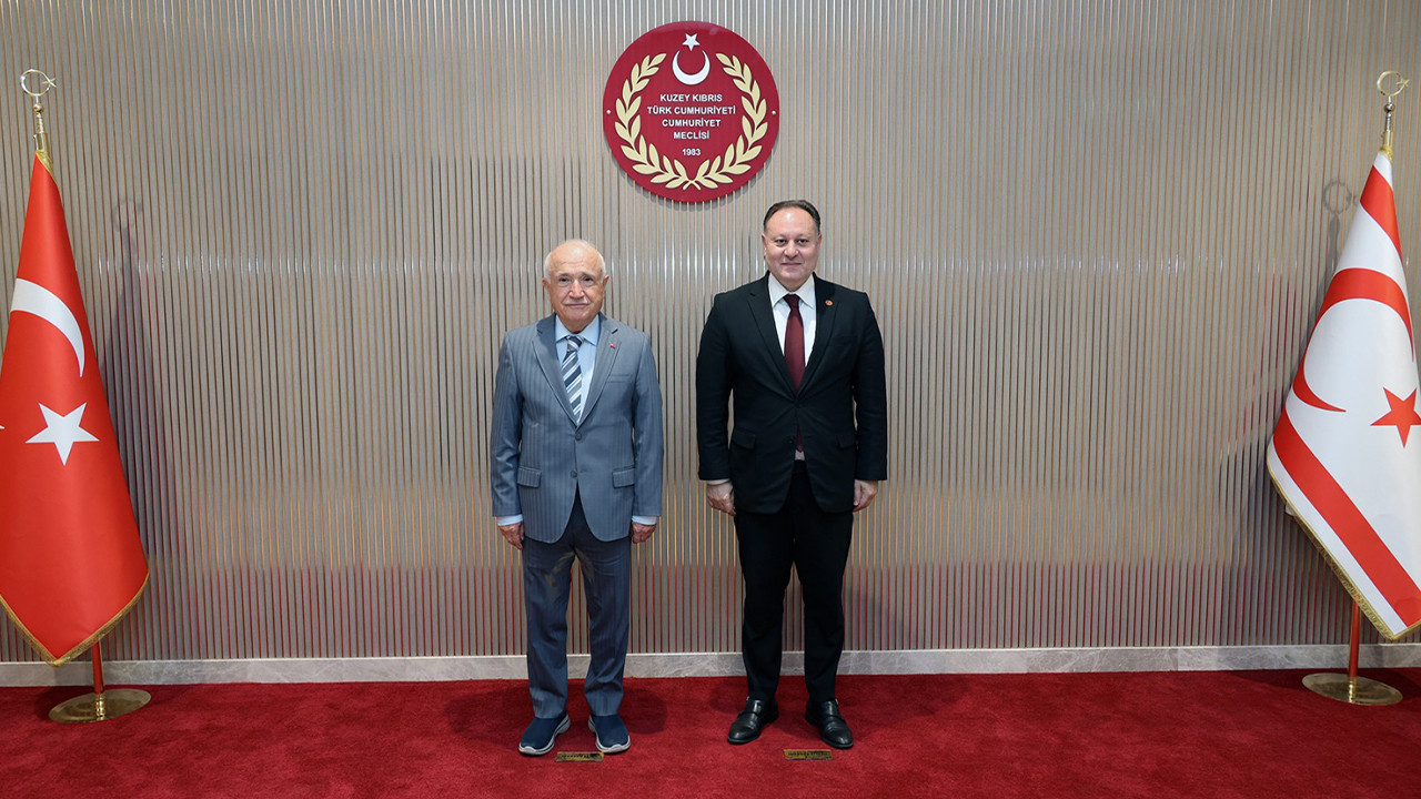 eski-tbmm-baskani-cemil-cicekten-kktcye-ziyaret-Cr1wGg2J.jpg