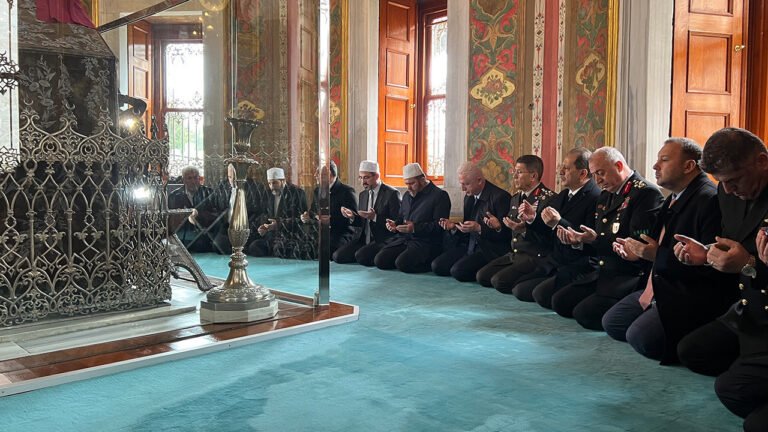 fatih-sultan-mehmetin-huzurunda-devletin-zirvesi-bulustu-hvgqKvPF.jpg
