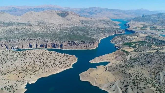 Fırat Nehri’nde taşkın felaketi: Suriye’de 3 çocuk hayatını kaybetti, 2 bin 400’den fazla aile evsiz kaldı