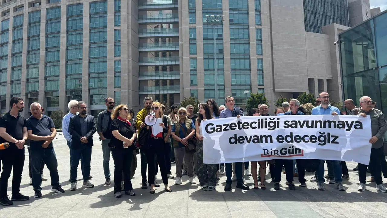 gazetecilerden-sert-tepki-sarya-topraki-hedef-gosterenler-cinayetin-suc-ortagidir-WjZZU5ZB.jpg