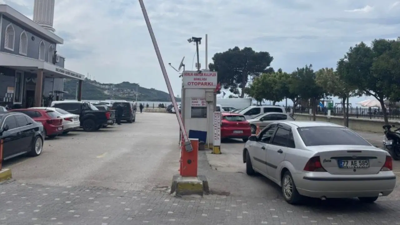 gemlikte-isgal-edilen-otopark-ve-tuvaletlere-kaymakamlik-mudahalesi-SGTtZmmj.jpg