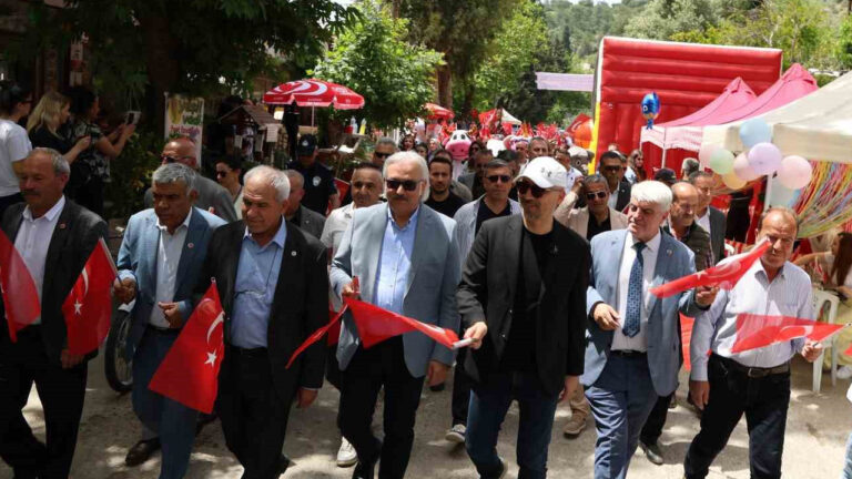 gullubahcede-festival-coskusu-basladi-MRNLvD93.jpg