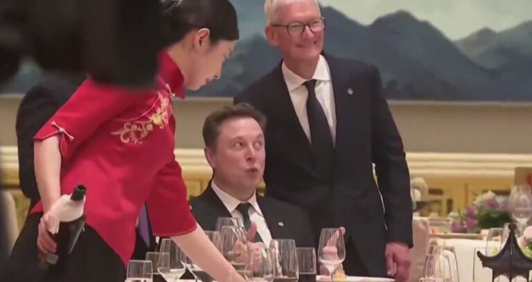 herkes-trumpi-bekliyordu-simarik-tacini-bu-kez-musk-aldi-fiOh3IkD.jpg