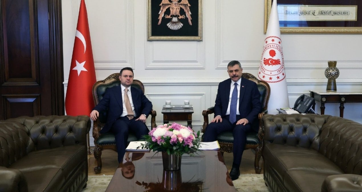 icisleri-bakani-ciftci-ile-adalet-bakani-gurlek-bir-araya-geldi-3uNQVndZ.jpg