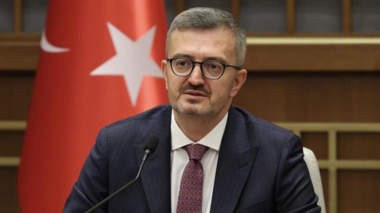 iletisim-baskani-durandan-1-mayis-mesaji-gOINXuRu.jpg