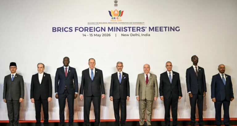 iranin-hurmuz-bogazini-kapatmasi-bricsi-boldu-c6hdb2xy.jpg