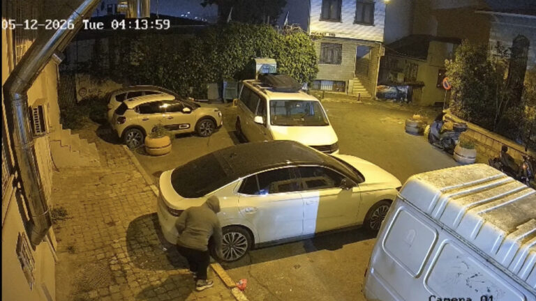 is-insanin-yeni-aldigi-arabasinin-lastiklerini-patlattilar-polis-maskeli-iki-kisiyi-ariyor-tg9S3zLp.jpg